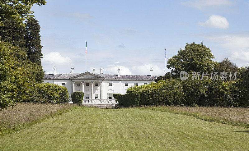 Áras 和 Uachtaráin